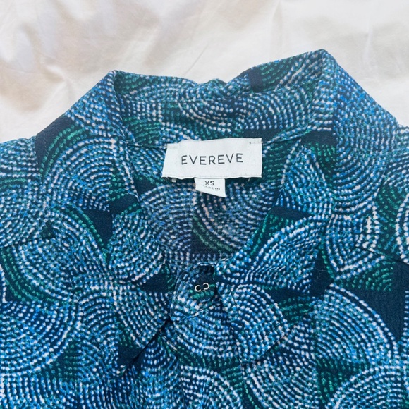 Evereve Laurena Button Down Resort Shirt - Picture 5 of 8
